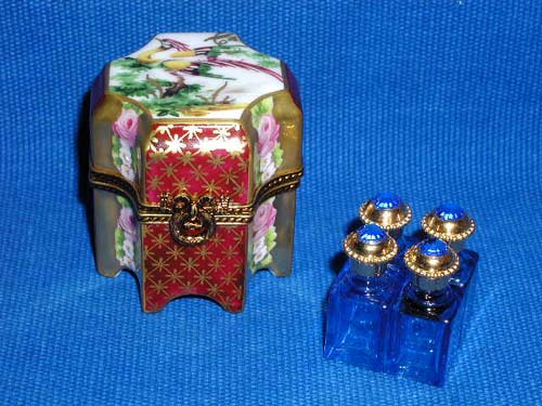 WILD BIRD CHEST W/BOTTLES